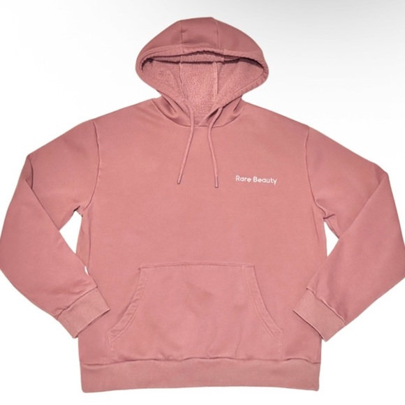 Rare Beauty - "Comfy" Outfit - Picture 5 of 16